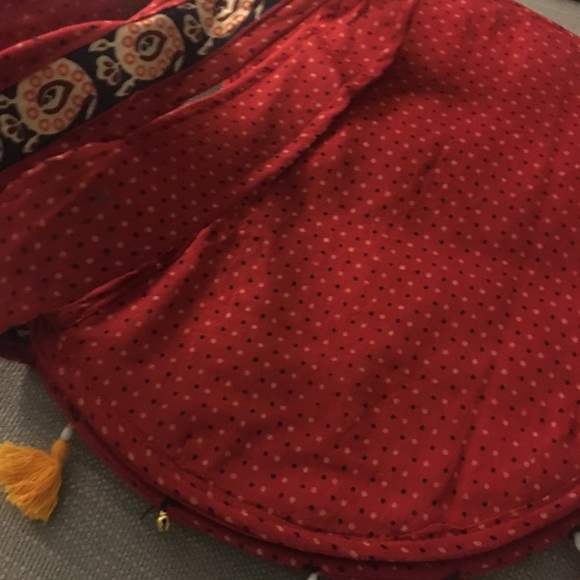 Beautiful Shoulder Bag with Elephant Embroidered - Picture 3 of 5